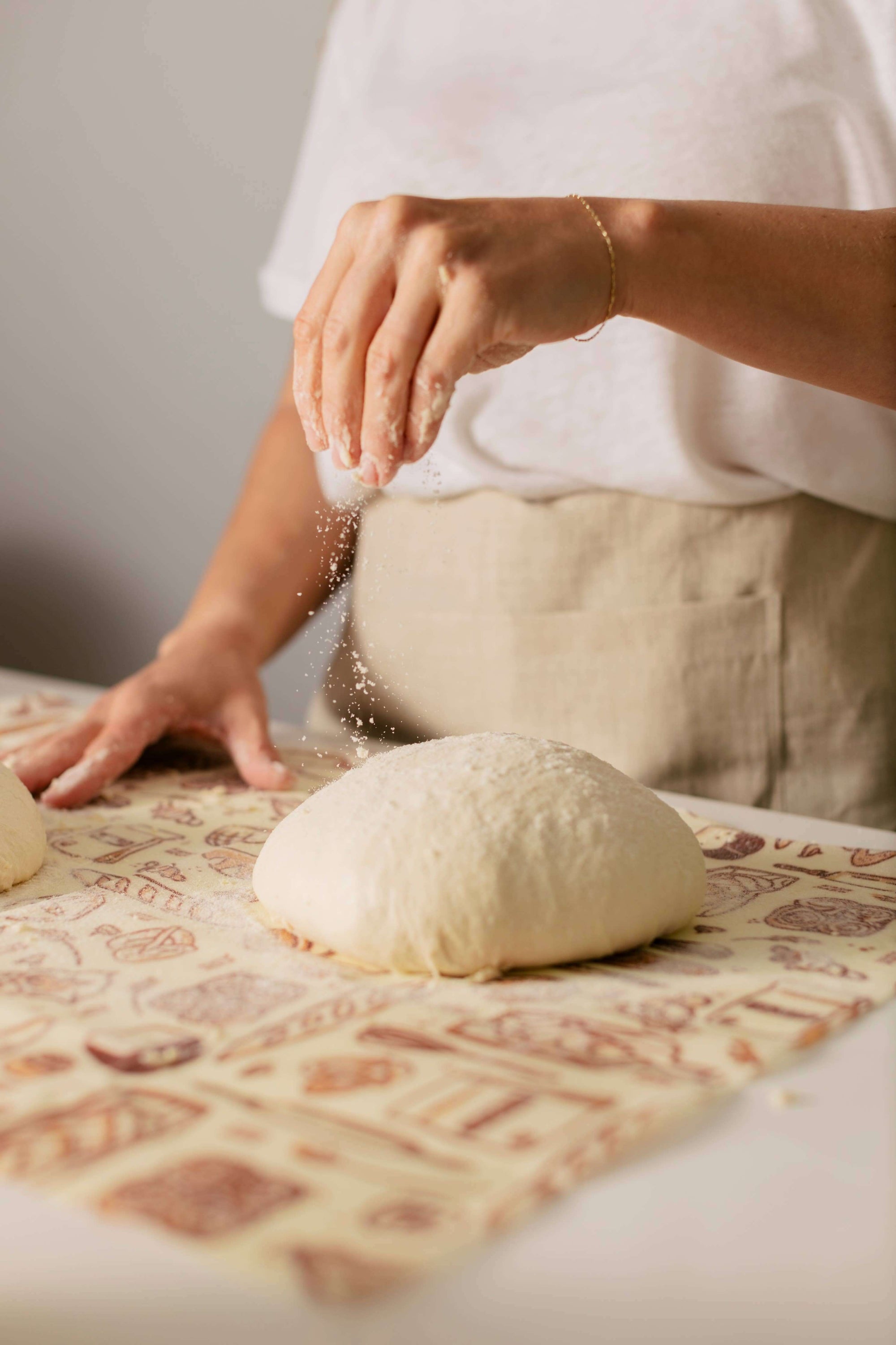 Reusable Cut-to-Size Beeswax Wrap Roll | Bee&#39;s Wrap