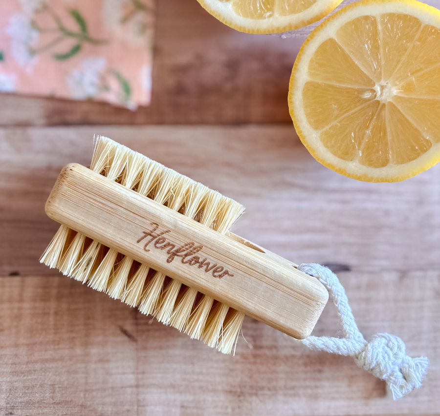 Bamboo and Sisal Nail Brush for Gardeners